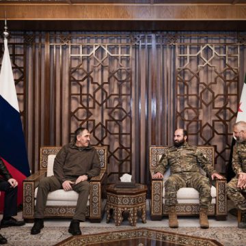 رئيس الأركان السوري يبحث مع نائب وزير الدفاع الروسي تعزيز التعاون العسكري