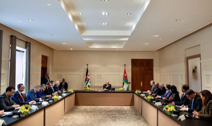 الملك الأردني يجدد التأكيد على أهمية دعم استقرار سوريا