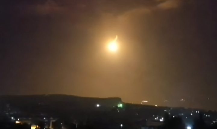 الاحتلال الاسرائيلي يستهدف ريف القنيطرة بقذائف المدفعية