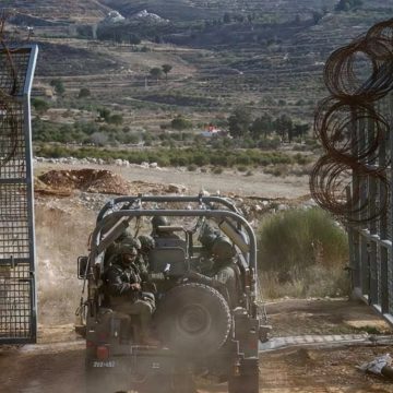 قوات الاحتلال تطلق النار على فريق الإخبارية السورية أثناء توغلها بريف القنيطرة