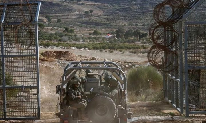 قوات الاحتلال تطلق النار على فريق الإخبارية السورية أثناء توغلها بريف القنيطرة
