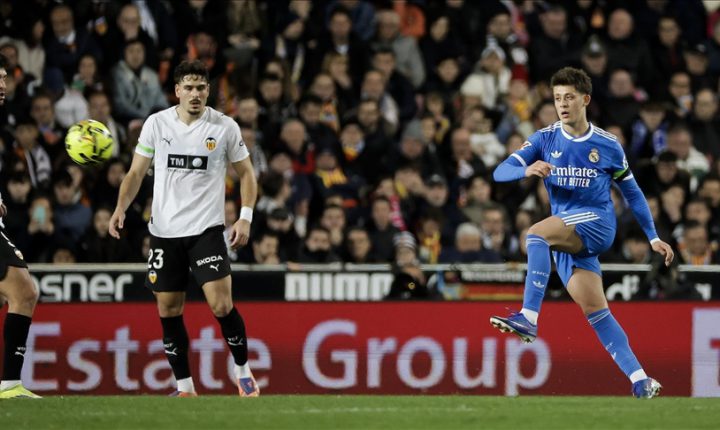 ريال مدريد يفوز على فالنسيا ويواصل ملاحقة برشلونة.. وأتلتيكو مدريد يسقط على أرضه في الدوري الإسباني