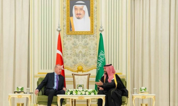 السعودية وتركيا تشيدان بجهود الحكومة السورية للحفاظ على أمن البلاد واستقرارها