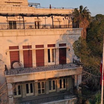 سفارة تركيا بدمشق تتمنى الشفاء لصحفيَيْن وجندي أصيبوا في انفجار لغم