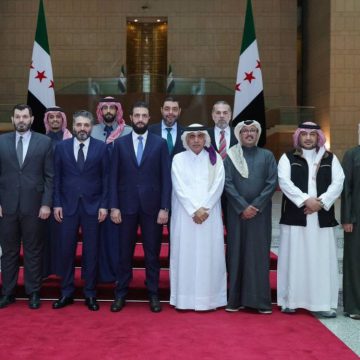 الشرع يلتقي ونخبة من المثقفين العرب المشاركين في معرض الكتاب