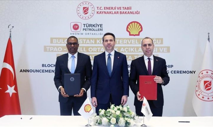 تركيا و”شل” توقعان اتفاقية للتنقيب في البحر الأسود