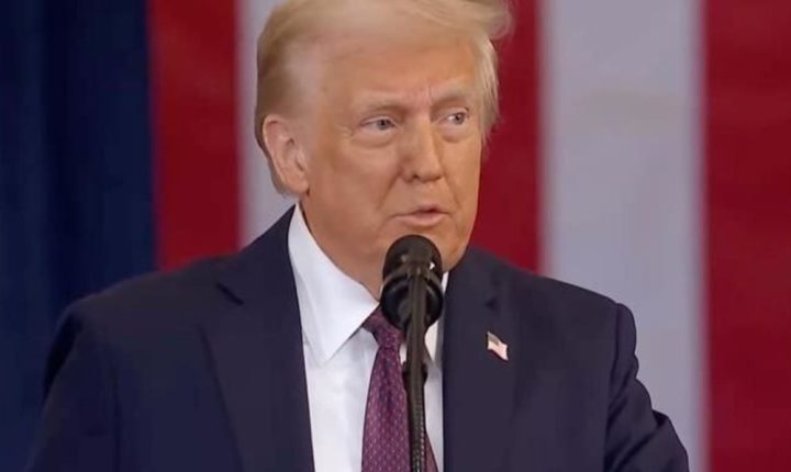 ترامب: الرئيس السوري يقوم بعمل رائع ويعامل الأكراد بشكل جيد