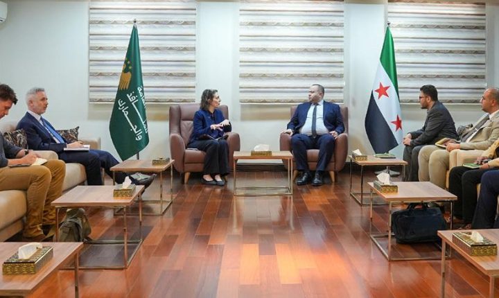 لندن ودمشق تبحثان تسهيل تدفق المساعدات إلى سوريا