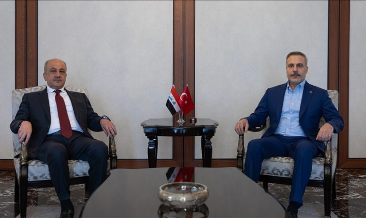 فيدان يستقبل وزير الدفاع العراقي في أنقرة