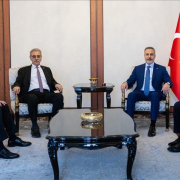 وزير الخارجية التركي يلتقي رئيس اللجنة الوطنية لإدارة غزة