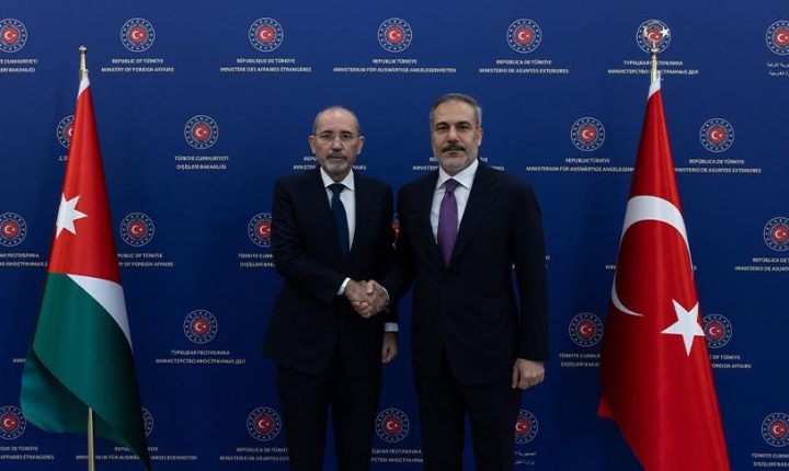 فيدان يبحث مع نظيره الأردني التطورات في فلسطين