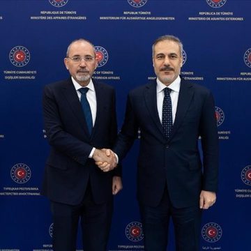 فيدان يبحث مع نظيره الأردني القضية الفلسطينية وملفات إقليمية