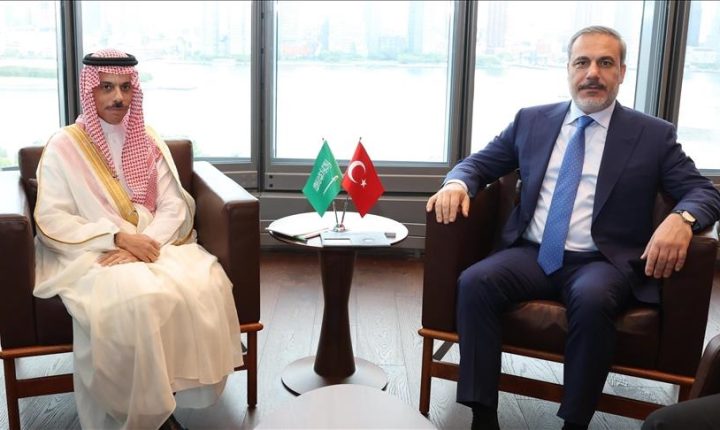 فيدان يبحث في اتصالين منفصلين مع نظيره السعودي وبارزاني  التطورات الأخيرة بالمنطقة