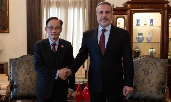 فيدان يلتقي نظيره الفيتنامي ورئيس وزراء كمبوديا