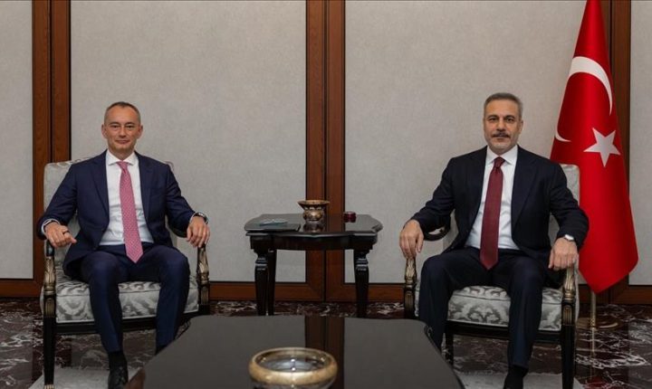 فيدان يستقبل ميلادينوف في أنقرة