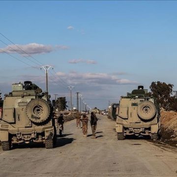 الجيش السوري يتسلم قاعدة “الشدادي” بالحسكة بتنسيق مع واشنطن