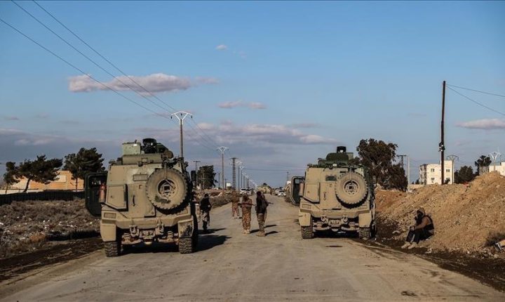 الجيش السوري يتسلم قاعدة “الشدادي” بالحسكة بتنسيق مع واشنطن