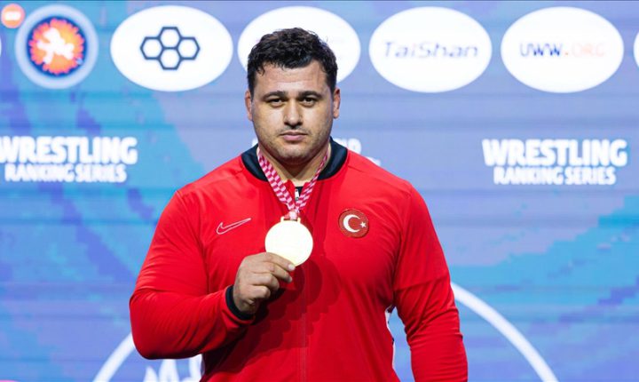 المصارع التركي قايا ألب يتوج بذهبية بطولة زغرب المفتوحة