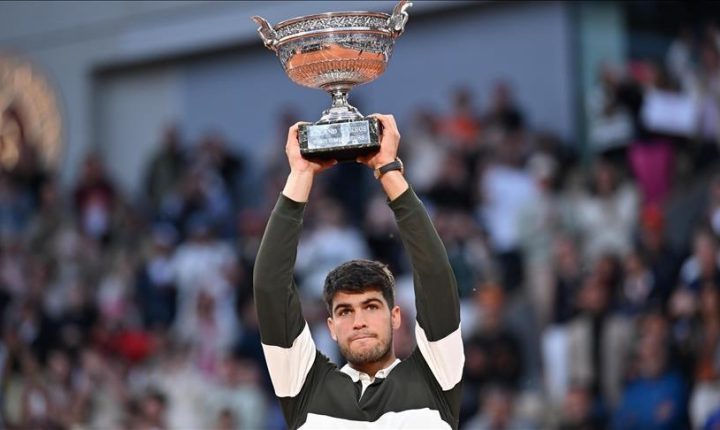 كارلوس ألكاراز يحرز لقب بطولة أستراليا المفتوحة في التنس للمرة الاولى و الكازاخية إيلينا ريباكينا تحرز اللقب للمرة الأولى