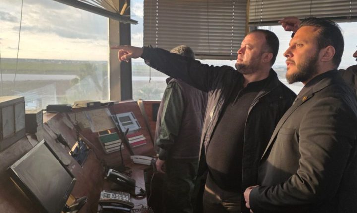 وفد من وزارة الداخلية السورية يتفقد مطار القامشلي تمهيداً لتسلمه وإعادة تشغيله