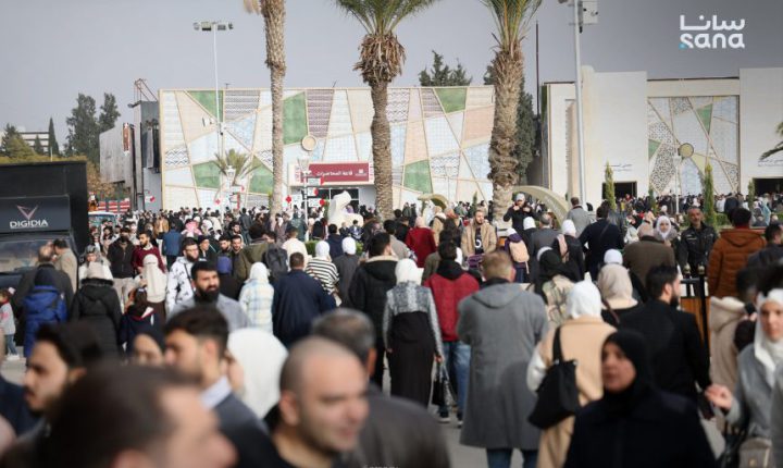 مئتان و خمسون ألف زائر في اليوم الأول لمعرض دمشق الدولي للكتاب