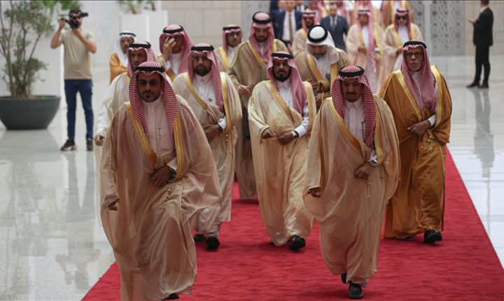 وفد سعودي في دمشق لتوقيع اتفاقيات دعم الاقتصاد السوري