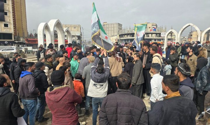 وقفة احتجاجية لأبناء قرى في تل أبيض تنديداً بانتهاكات ب ك ك الإرهابي