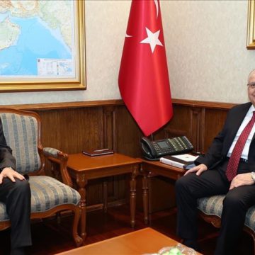 وزير الدفاع التركي يستقبل السفير العراقي