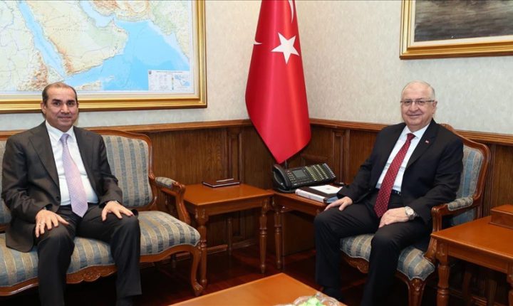 وزير الدفاع التركي يستقبل السفير العراقي