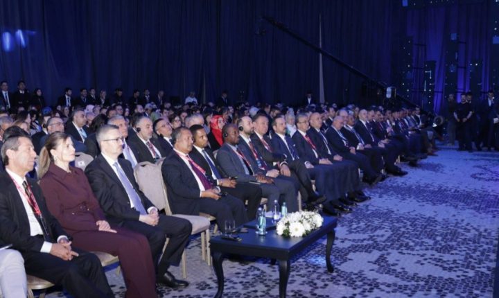 انطلاق أعمال قمة الاتصال الدولية في إسطنبول بمشاركة سوريا