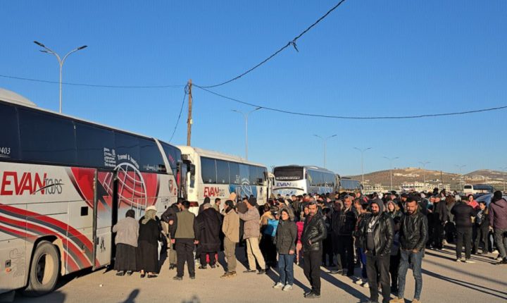 وصول 400 عائلة نازحة من الحسكة إلى منازلهم في عفرين بريف حلب