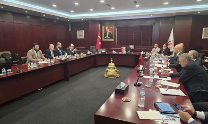 تفاهمات سورية – تركية لتطوير النقل البري وتفعيل خطوط الركاب