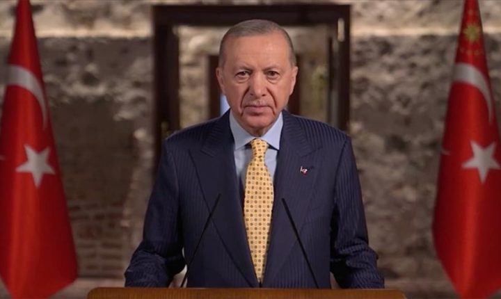 أردوغان يهنئ بعيد الفطر ويؤكد دعم وحدة سوريا وتعزيز أمن تركيا