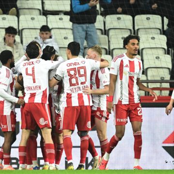 أنطاليا سبور يتعادل مع فنربهتشه وطرابزون سبور يواصل مطاردة الصدارة