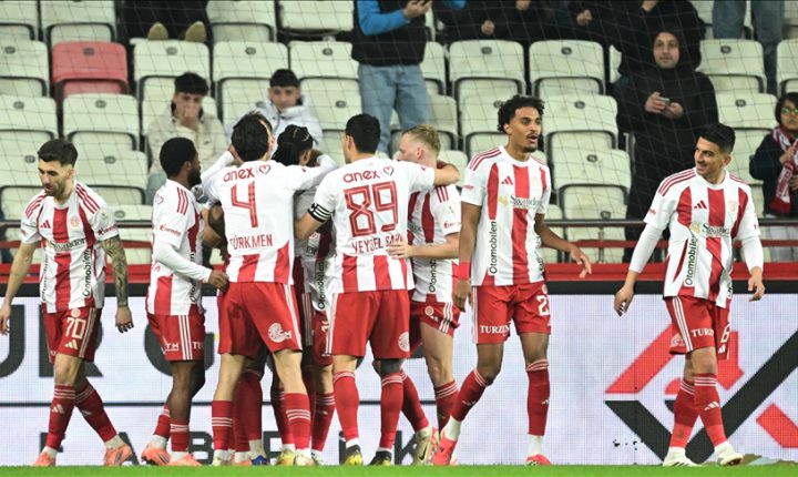 أنطاليا سبور يتعادل مع فنربهتشه وطرابزون سبور يواصل مطاردة الصدارة