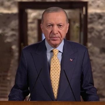 أردوغان يعزي في شهداء المروحية المنكوبة بقطر