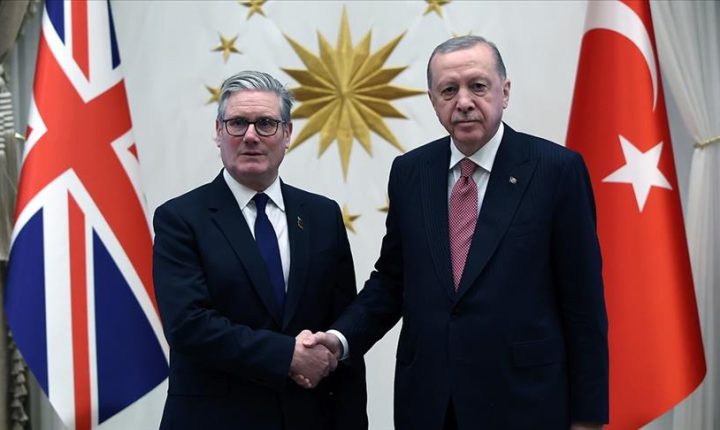 أردوغان يبحث في اتصالين هاتفيين مع ستارمر و بارزاني مسار الصراع وآخر المستجدات بالمنطقة