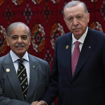 أردوغان وشريف يبحثان العلاقات الثنائية والتطورات الإقليمية