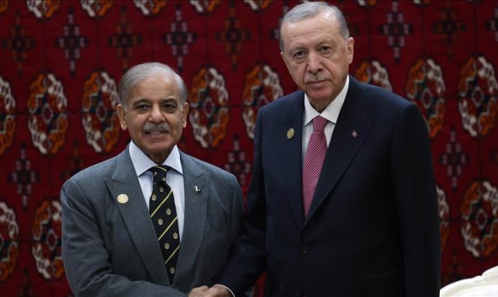 أردوغان وشريف يبحثان العلاقات الثنائية والتطورات الإقليمية