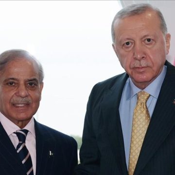 أردوغان يبحث مع رئيس الوزراء الباكستاني العلاقات الثنائية وقضايا إقليمية ودولية