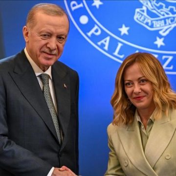 أردوغان يبحث مع ميلوني العلاقات التركية الإيطالية وحرب إيران