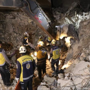 ارتفاع حصيلة ضحايا انهيار مبنى الأشرفية بحلب إلى أربعِ وفيات