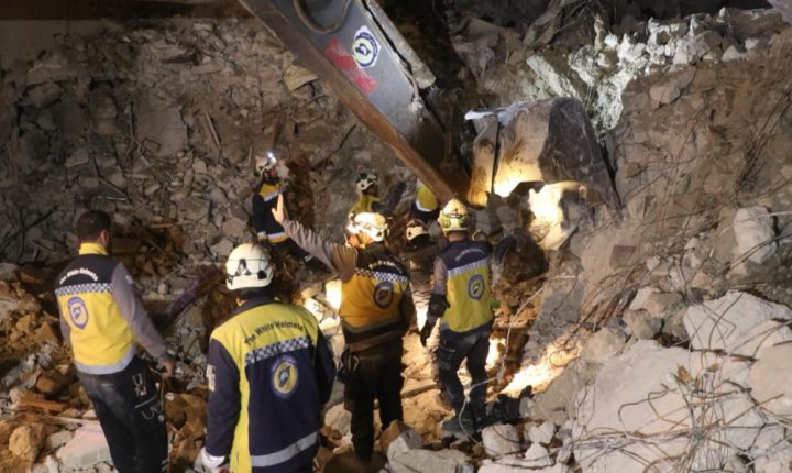 ارتفاع حصيلة ضحايا انهيار مبنى الأشرفية بحلب إلى أربعِ وفيات