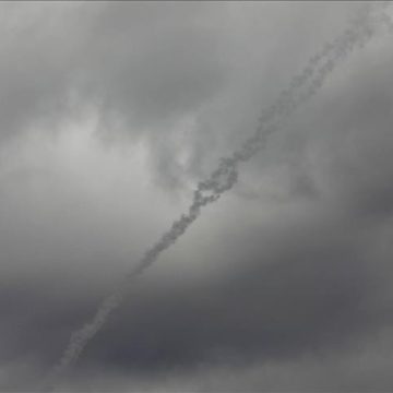 الإمارات تعلن اعتراض ثلاثةِ صواريخ ومئةٍ و إحدى و عشرين مسيّرة إيرانية الأربعاء