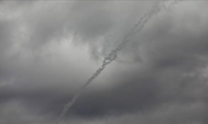 الإمارات تعلن اعتراض ثلاثةِ صواريخ ومئةٍ و إحدى و عشرين مسيّرة إيرانية الأربعاء