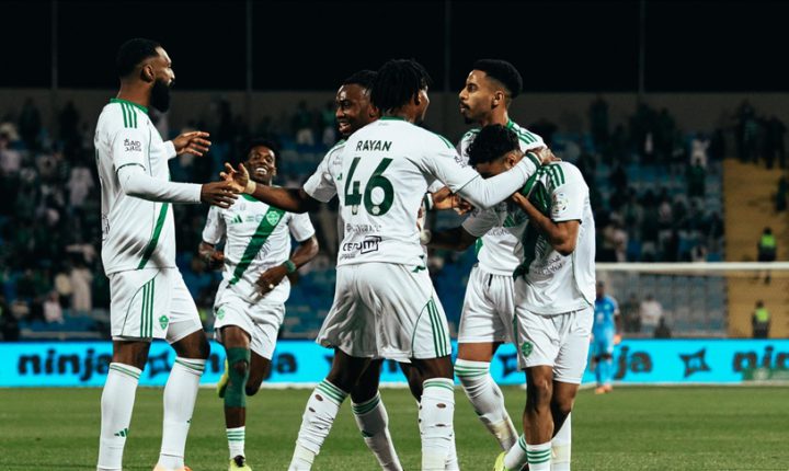 الدوري السعودي: الأهلي يحسم فوزًا متأخرًا على الرياض ويستعيد صدارة المسابقة