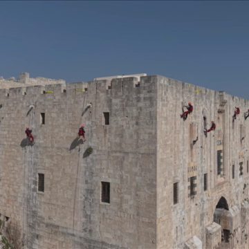 “الإغاثة الإنسانية” التركية تنفذ أعمال تنظيف في قلعة حلب