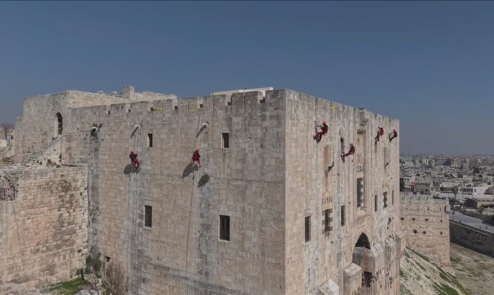 “الإغاثة الإنسانية” التركية تنفذ أعمال تنظيف في قلعة حلب