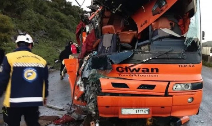 عشر إصابات بحادث تصادم على طريق حمص – طرطوس