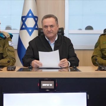 وزير دفاع الاحتلال الإسرائيلي يدعي اغتيال لاريجاني وقائد الباسيج